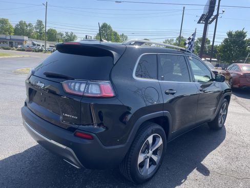 Used 2019 Jeep Cherokee Limited w/ Technology Group AWD/4WD image 4