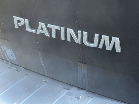 Used 2018 Nissan Pathfinder Platinum image 9