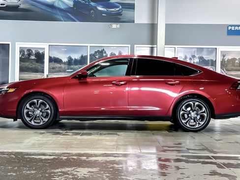 Used 2023 Honda Accord EX image 2