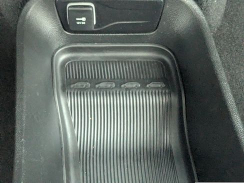 Used 2024 Chrysler Pacifica Touring FWD image 27
