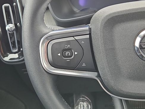 Used 2025 Volvo XC40 B5 Core AWD/4WD image 20