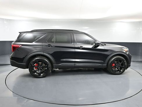 Used 2024 Ford Explorer ST w/ Technology Package image 4
