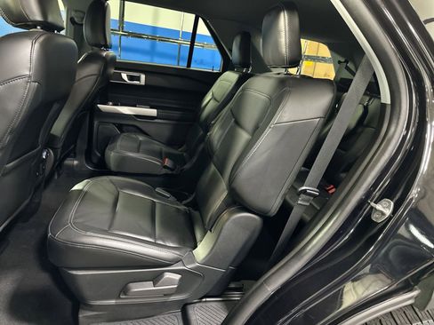Used 2021 Ford Explorer XLT w/ Equipment Group 202A image 34