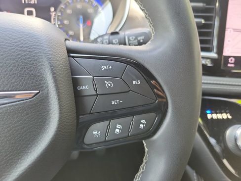 Used 2022 Chrysler Pacifica Limited w/ S Appearance Package FWD image 25