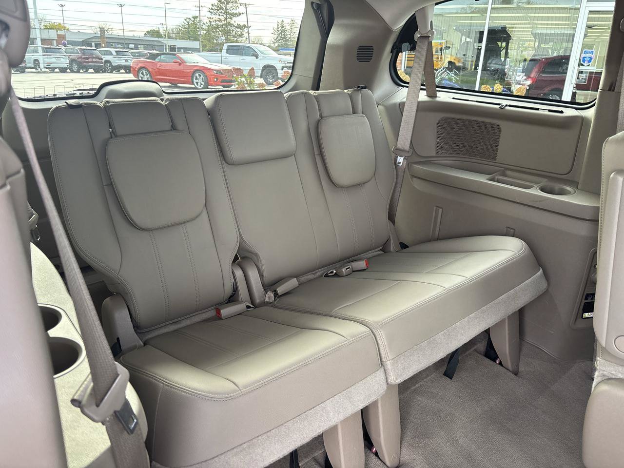 Used 2016 Chrysler Town & Country Touring w/ Driver Convenience Group FWD image 13
