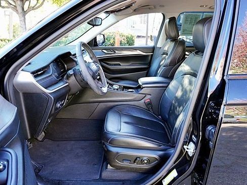 Used 2023 Jeep Grand Cherokee Limited w/ Trailer Tow Prep Group (B) image 14