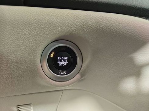 Used 2022 Chrysler Pacifica Touring-L FWD image 26