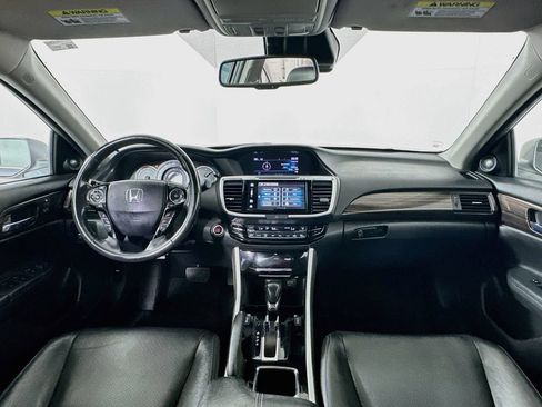 Used 2016 Honda Accord Touring image 3