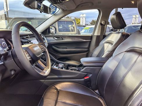Used 2023 Jeep Grand Cherokee Limited w/ Luxury Tech Group II AWD/4WD image 22
