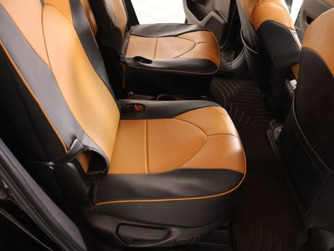 Used 2022 Toyota Highlander Platinum image 15