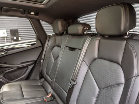 Certified 2023 Porsche Macan AWD/4WD image 15
