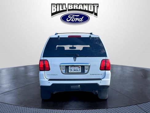 Used 2005 Lincoln Navigator 4WD image 4