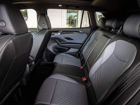 Certified 2025 Volkswagen Tiguan SE R-Line FWD image 26
