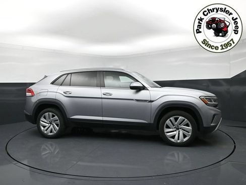 Used 2021 Volkswagen Atlas Cross Sport SE w/ Panoramic Sunroof Package AWD/4WD image 3
