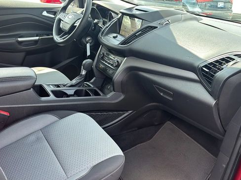 Used 2017 Ford Escape SE w/ Equipment Group 201A AWD/4WD image 17