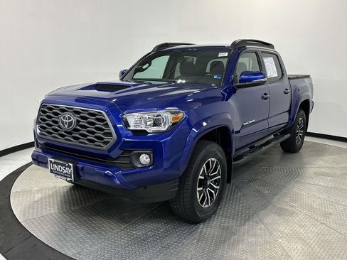 Used 2023 Toyota Tacoma TRD Sport image 3