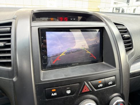 Used 2013 Kia Sorento LX w/ Convenience Pkg AWD/4WD image 9