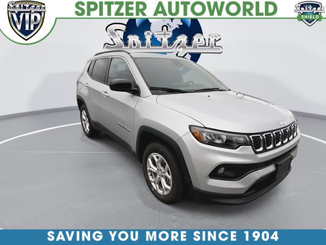 Used 2024 Jeep Compass Latitude AWD/4WD image 2