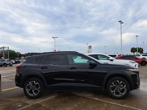 Used 2024 Chevrolet Trax LT FWD image 4