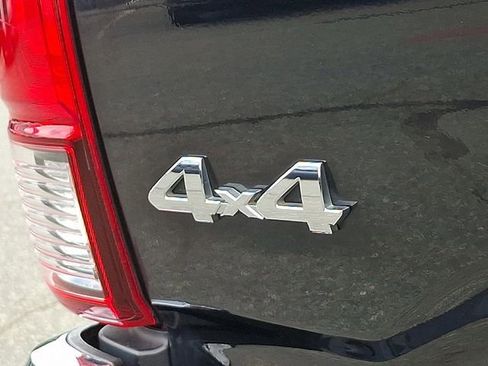 Used 2021 Toyota Tacoma SR5 AWD/4WD image 32