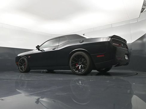 Used 2015 Dodge Challenger SRT w/ Technology Group RWD image 22