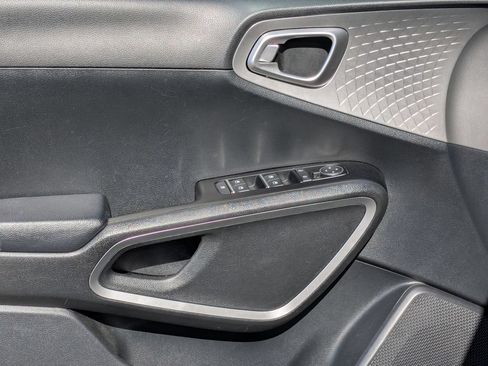 Used 2023 Kia Soul LX w/ Option Group 015 FWD image 11