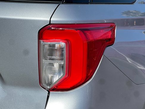 Used 2022 Ford Explorer XLT w/ Equipment Group 202A RWD image 40