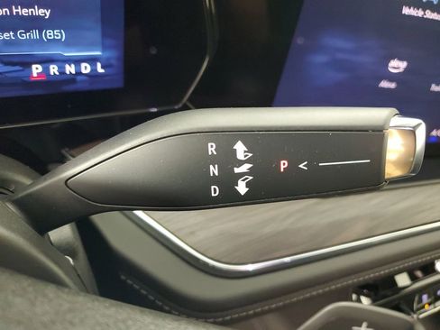 Used 2025 Chevrolet Suburban LS image 20