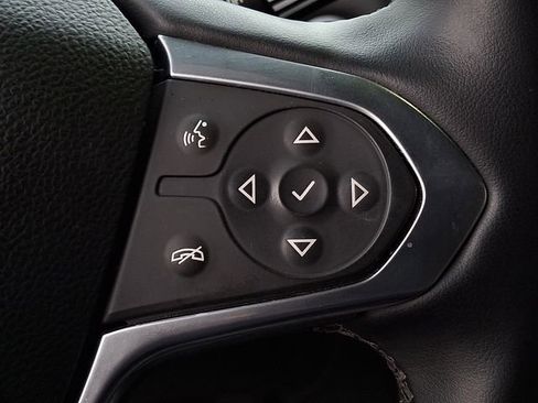 Used 2023 Chevrolet Traverse RS image 17