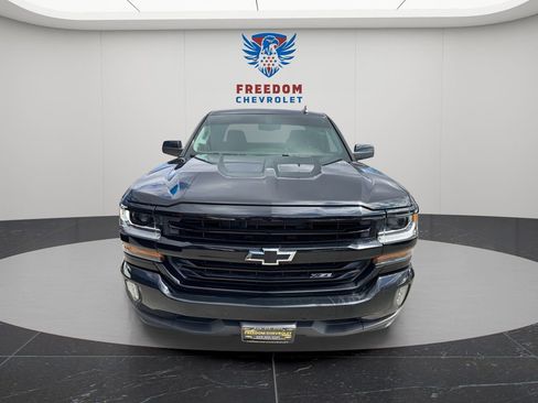 Used 2018 Chevrolet Silverado 1500 LT w/ Midnight Edition image 8