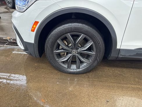 Used 2022 Volkswagen Tiguan SE image 12