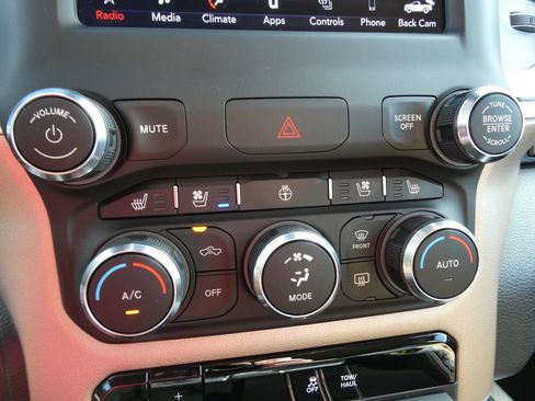 Used 2021 RAM 1500 Laramie w/ Off Road Group AWD/4WD image 28