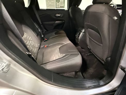 Used 2019 Jeep Cherokee Latitude w/ Comfort & Convenience Group AWD/4WD image 64