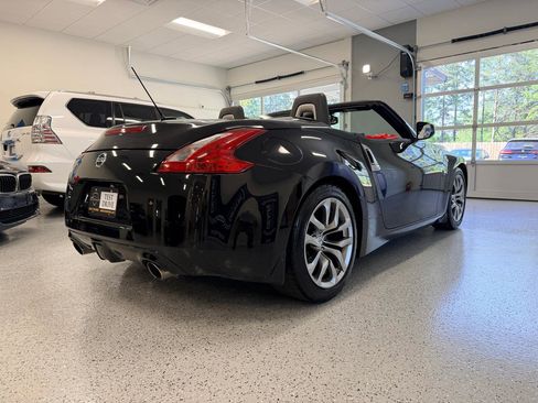 Used 2010 Nissan 370Z Touring RWD image 21