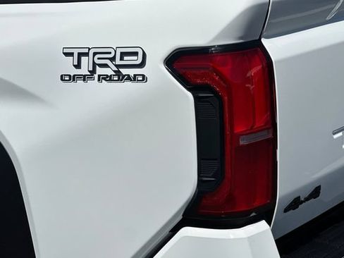 Certified 2025 Toyota Tacoma TRD Off-Road AWD/4WD image 31