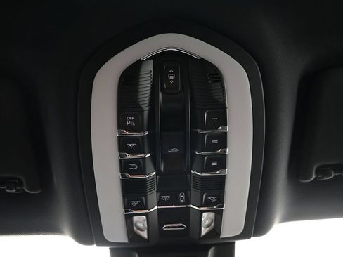 Certified 2024 Porsche Macan AWD/4WD image 26
