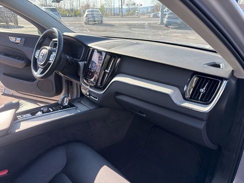 Certified 2025 Volvo XC60 B5 Plus AWD/4WD image 32