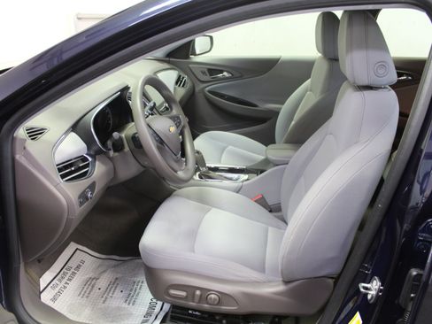 Used 2017 Chevrolet Malibu LT image 17