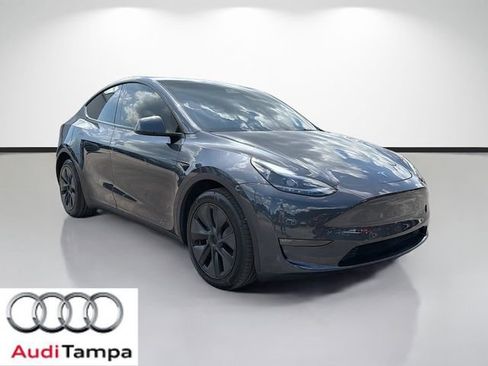 Used 2024 Tesla Model Y Long Range AWD/4WD image 1