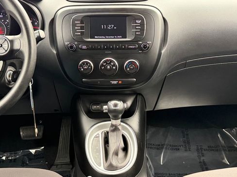 Used 2017 Kia Soul image 11