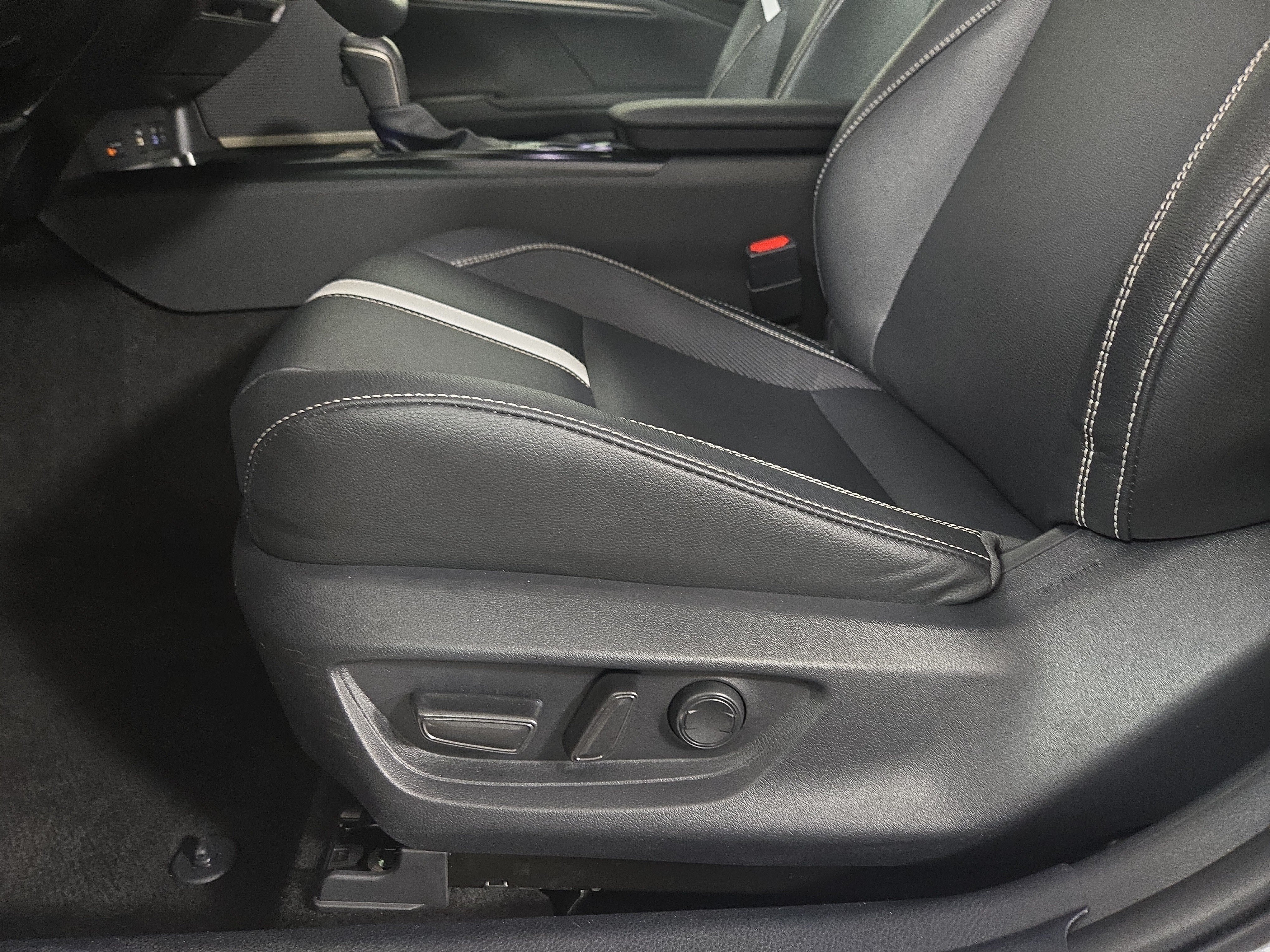 Used 2025 Toyota Camry SE FWD image 29