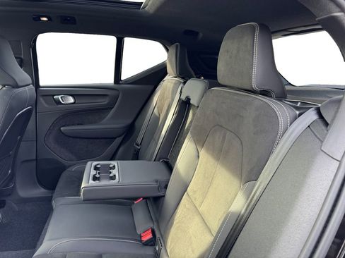 Certified 2025 Volvo XC40 B5 Plus image 21