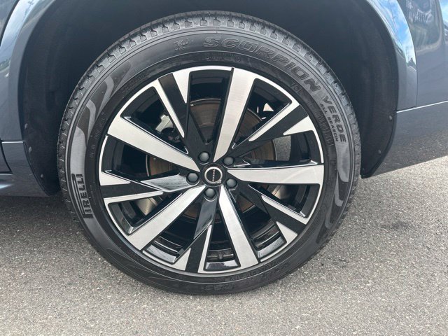 Certified 2025 Volvo XC90 B5 Core AWD/4WD image 9