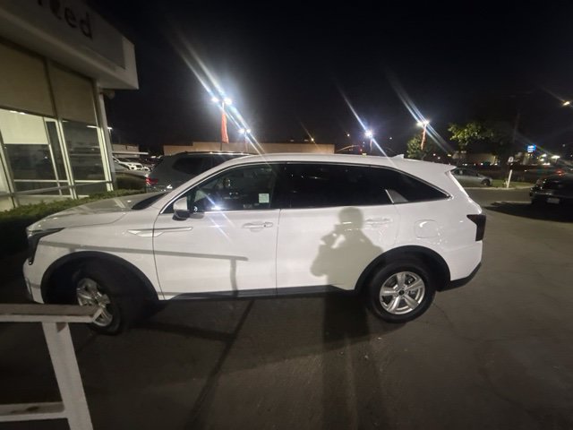 Used 2026 Kia Sorento LX FWD image 1