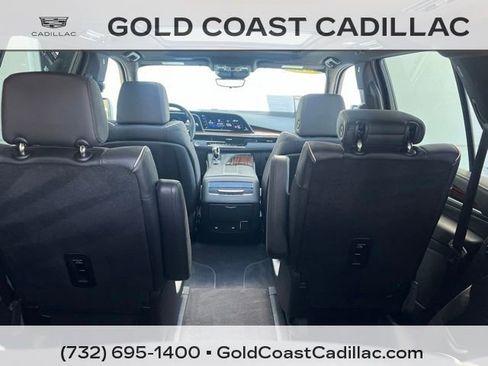 Used 2023 Cadillac Escalade Premium Luxury AWD/4WD image 15