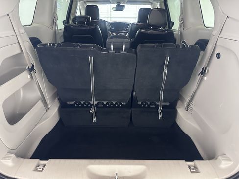 Used 2022 Chrysler Pacifica Touring-L image 30