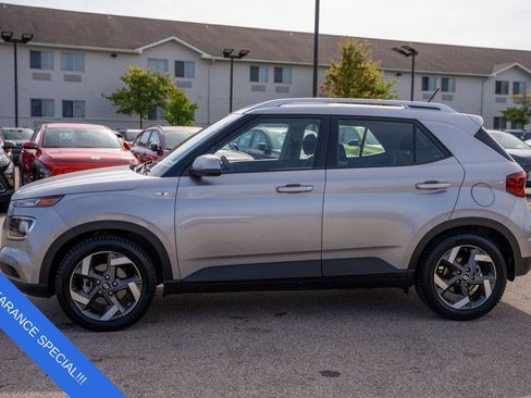 Certified 2023 Hyundai Venue SEL image 4