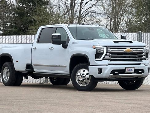 New 2026 Chevrolet Silverado 3500 High Country w/ High Country Premium Package AWD/4WD image 2
