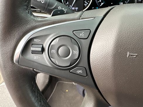 Used 2017 Buick LaCrosse Essence FWD image 11