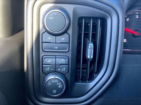 Used 2024 Chevrolet Silverado 2500 Custom w/ Custom Value Package image 34